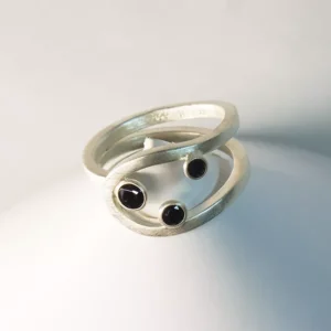 Anillo Plata y Cuarzo Negro