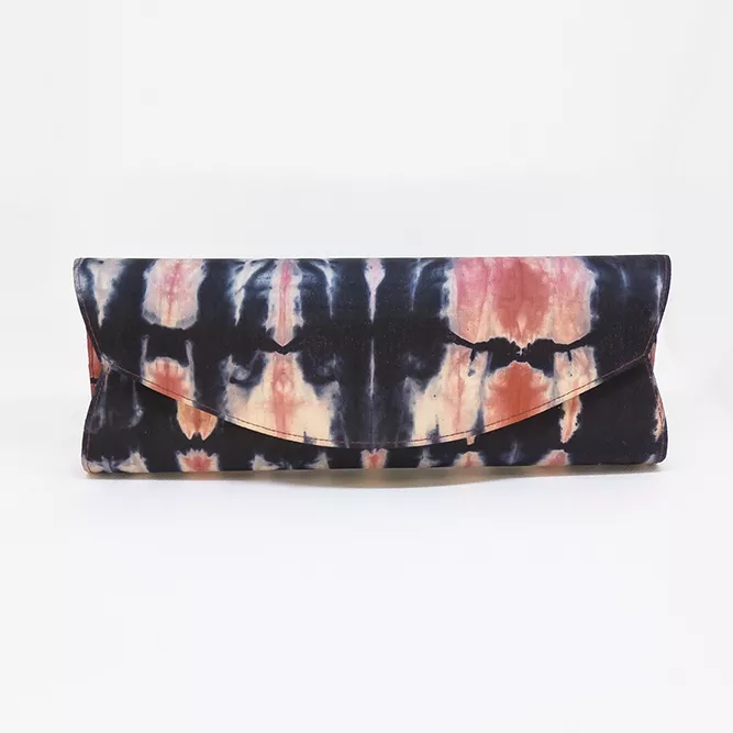 Cartera de Fiesta en Seda Shibori Negro y Rosas