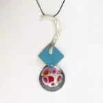 Colgante Articulado en plata de ley y esmalte al fuego sobre cobre