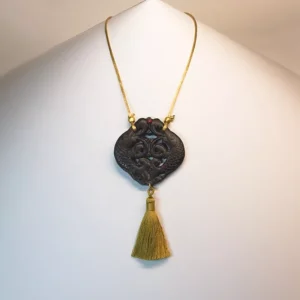 Colgante Jade Negro Flecos Oro
