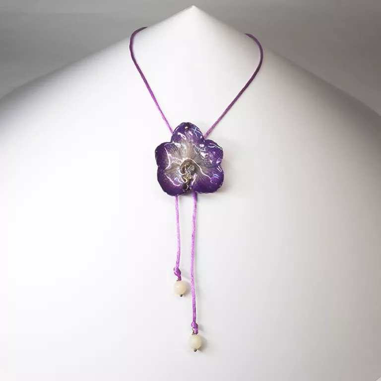 Colgante Orquídea Plana Morada Ágatas Blancas