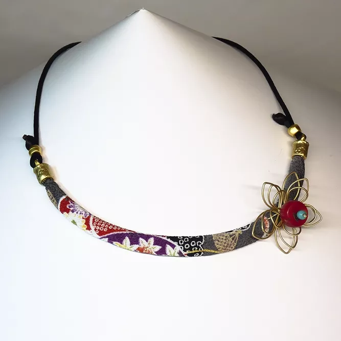 Collar Fondo Negro Cordón Negro