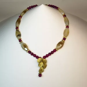 Collar Artesanal con fornituras de oro mate y ágatas en diversas texturas y colores