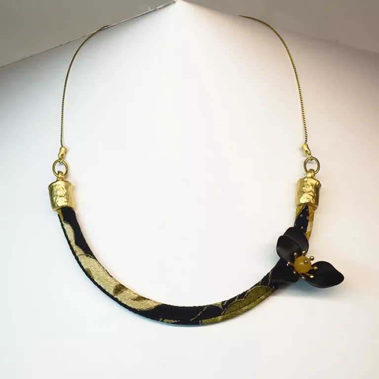 Collar 1 Tramo Flor Amarilla Negros