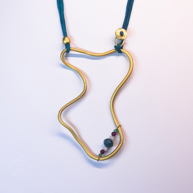 Colgante Sinuoso Seda Turquesa y piedras