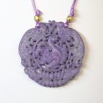 Colgante Ajustable con Jade Tallado en color lila