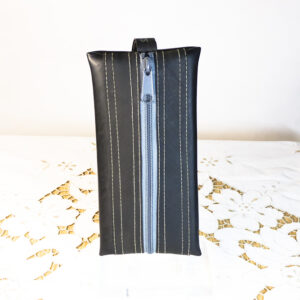 Estuche-Neceser hecho con neumáticos reciclados