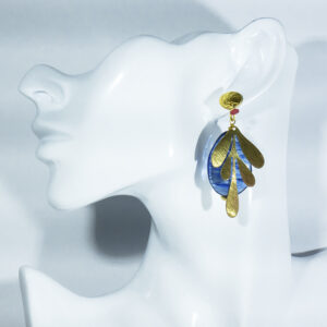 Espectaculares Pendientes hoja Dorada Mate y Cuarzo Azul