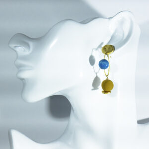 Pendientes Bolas ágata azul y lava mostaza.