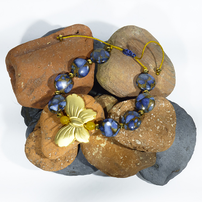 Pulsera Artesanal Mariposa Oro Mate con Ágatas Azules jaspeadas.