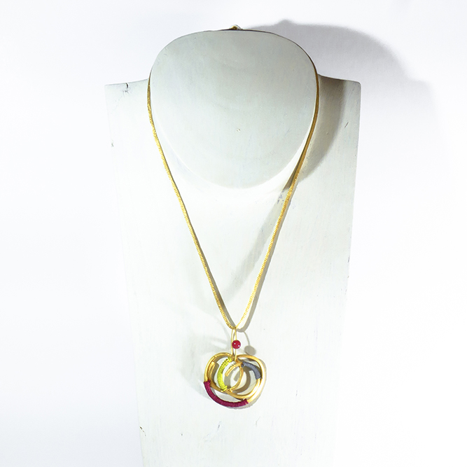 Colgante Nudo Seda Roja, Verde y Gris