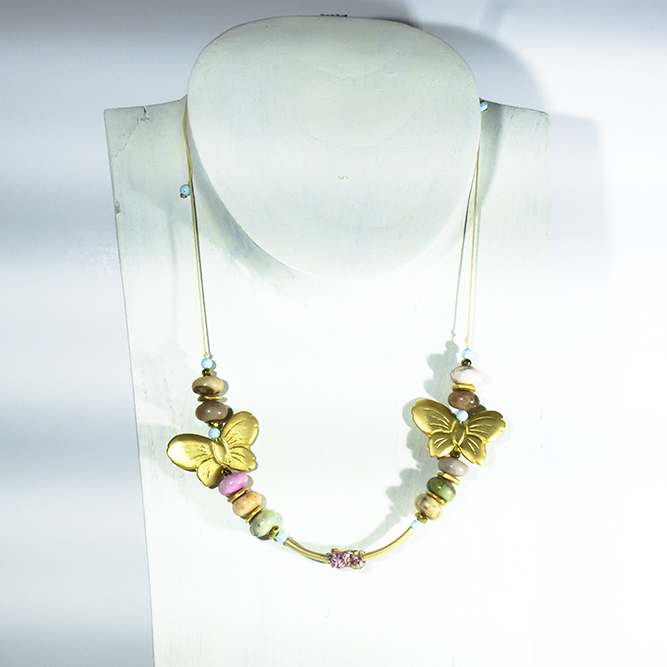Collar Mariposas Doradas y Ópalos Africanos
