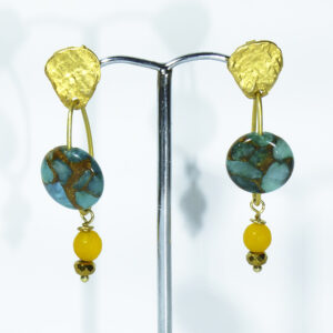 Pendientes dorados con ágatas verdes y miel.